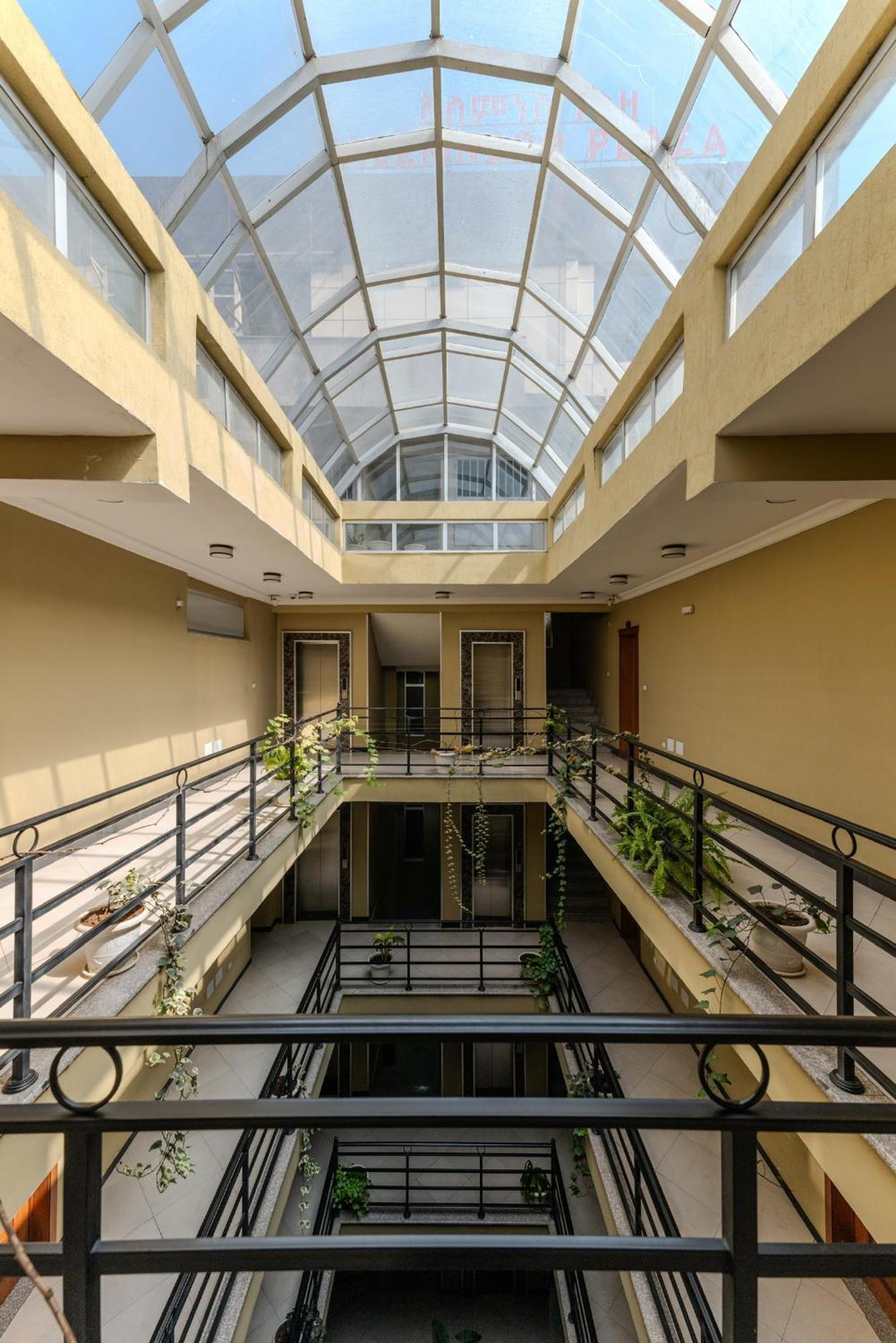 Daisy Hotel Addis Abeba Buitenkant foto
